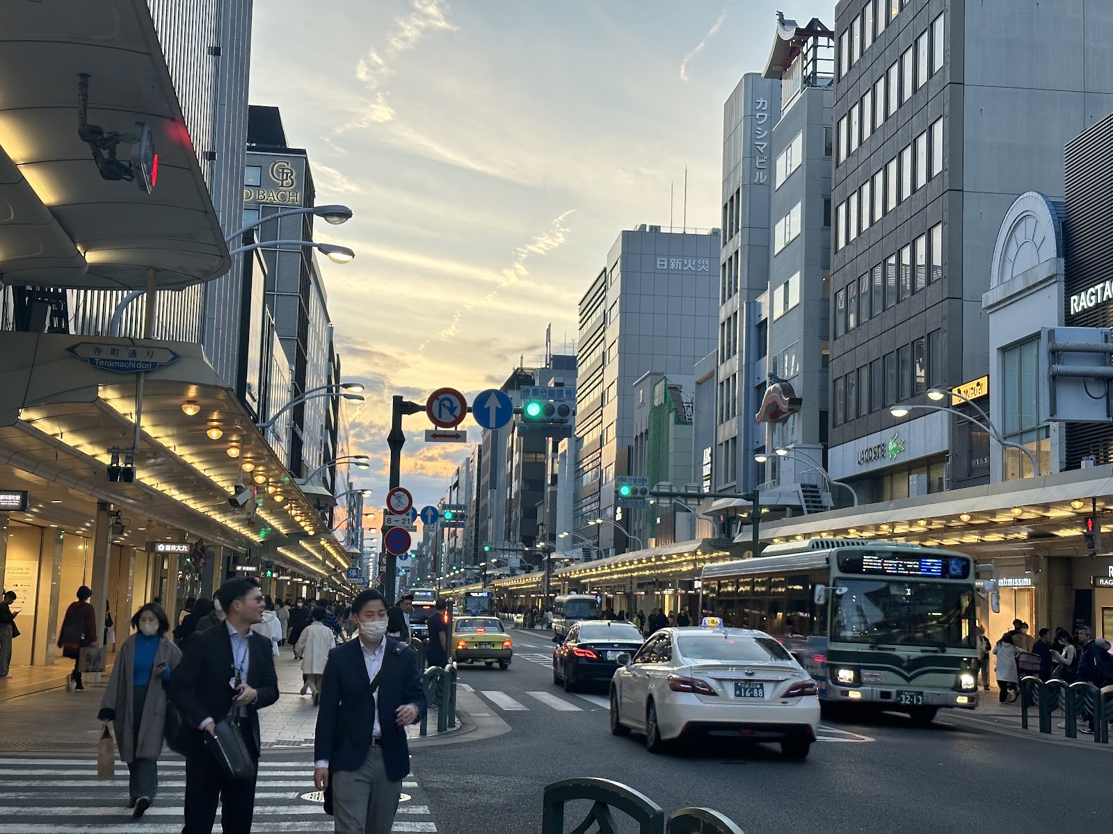 Shijo-dori Downtown Kyoto — photo 1