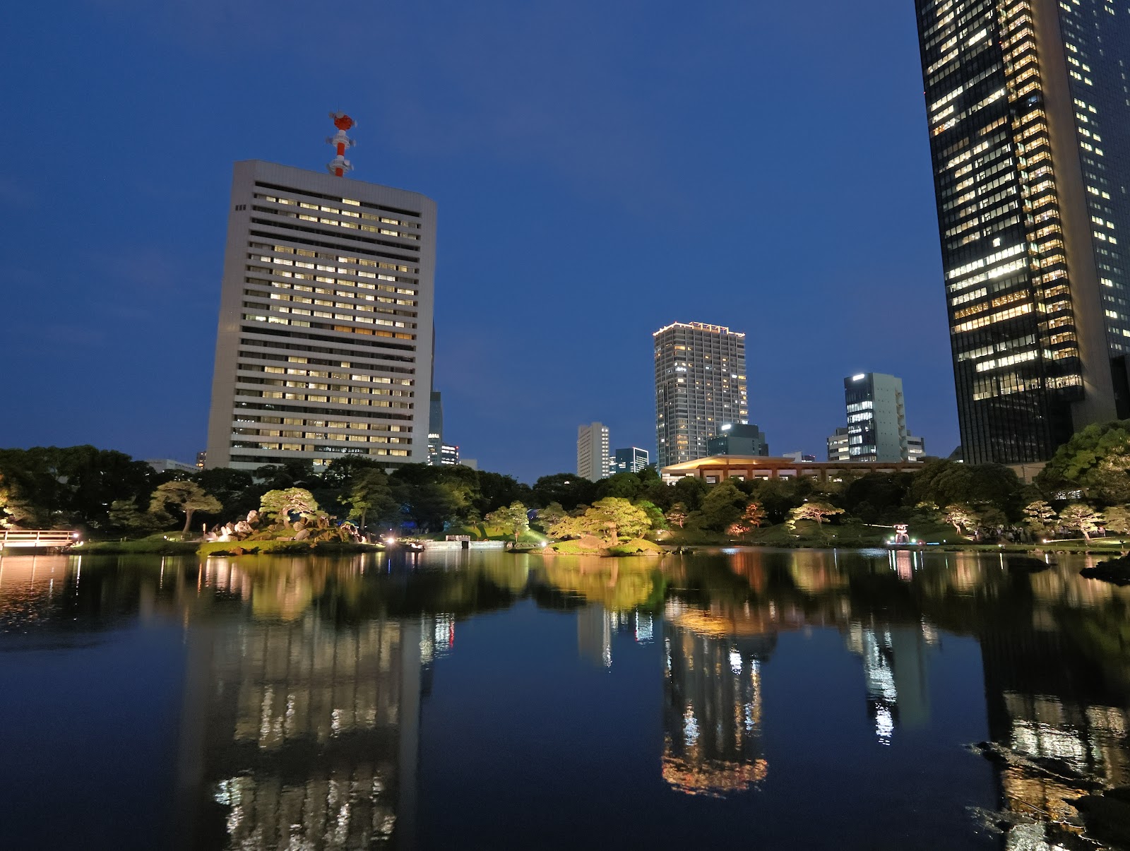 Kyu-Shiba-rikyu Gardens — photo 5