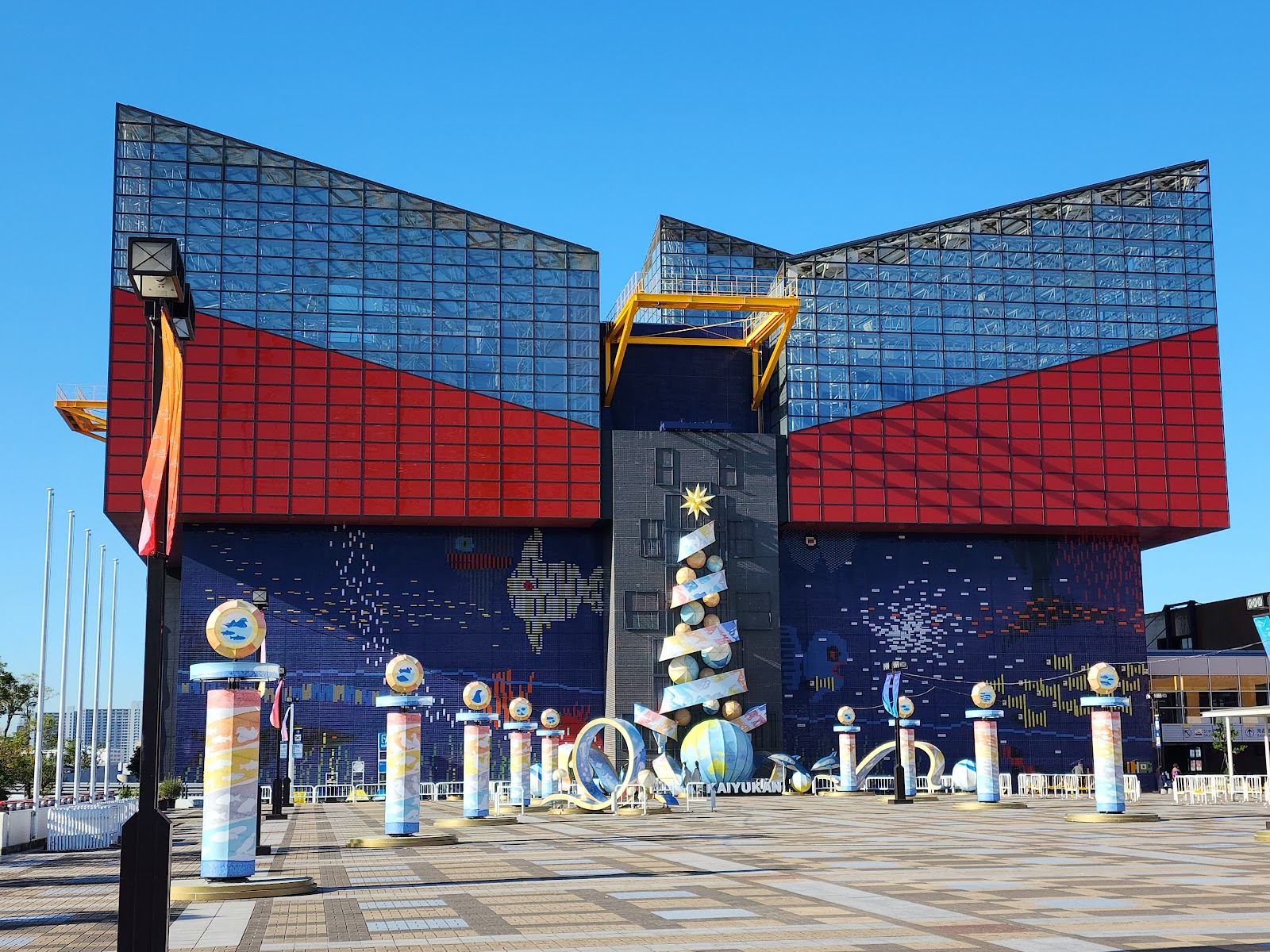 Osaka Aquarium Kaiyukan — photo 1