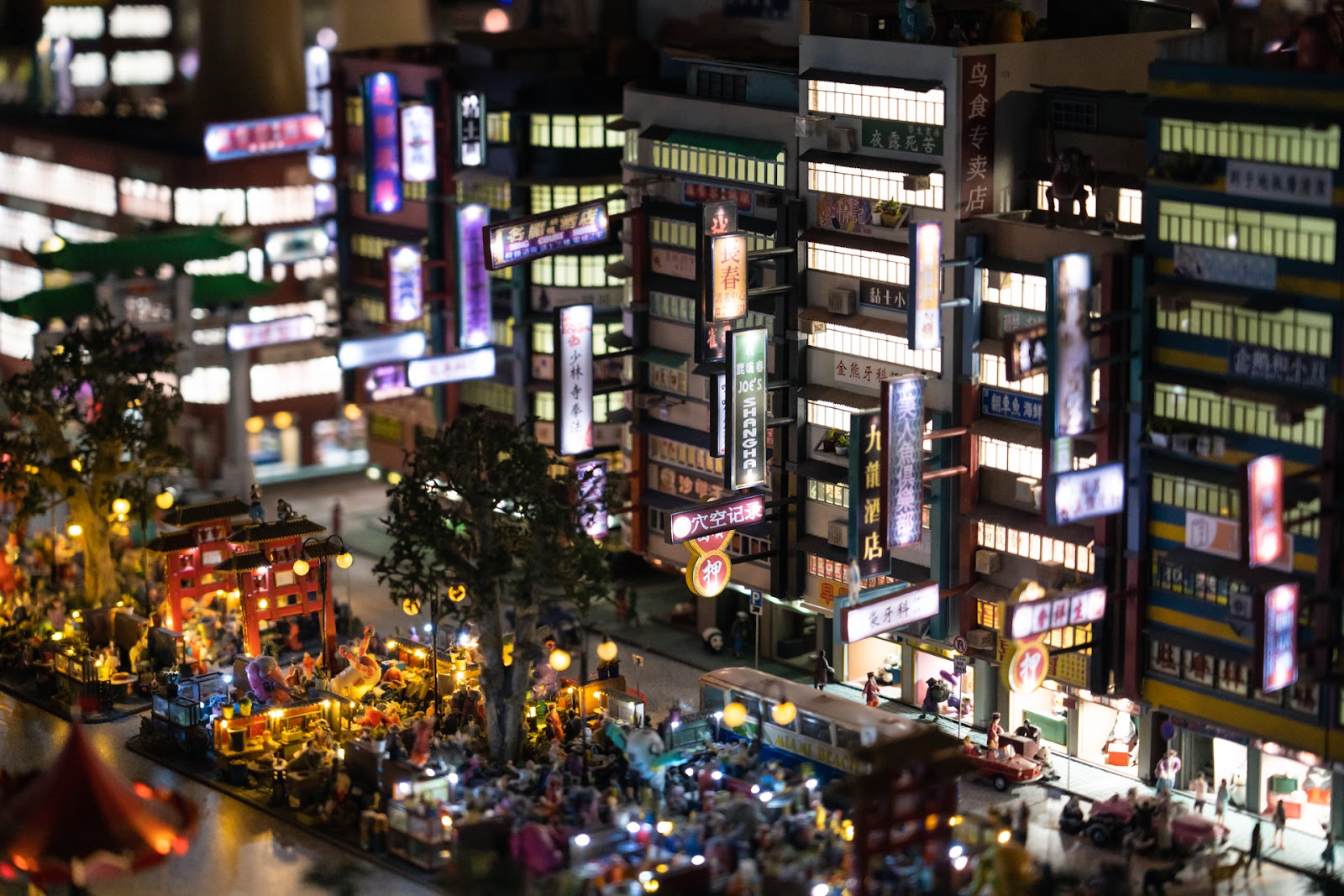 SMALL WORLDS TOKYO