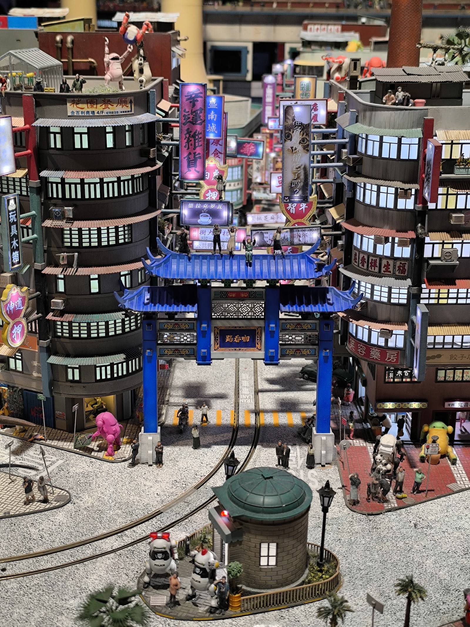 SMALL WORLDS TOKYO — photo 2