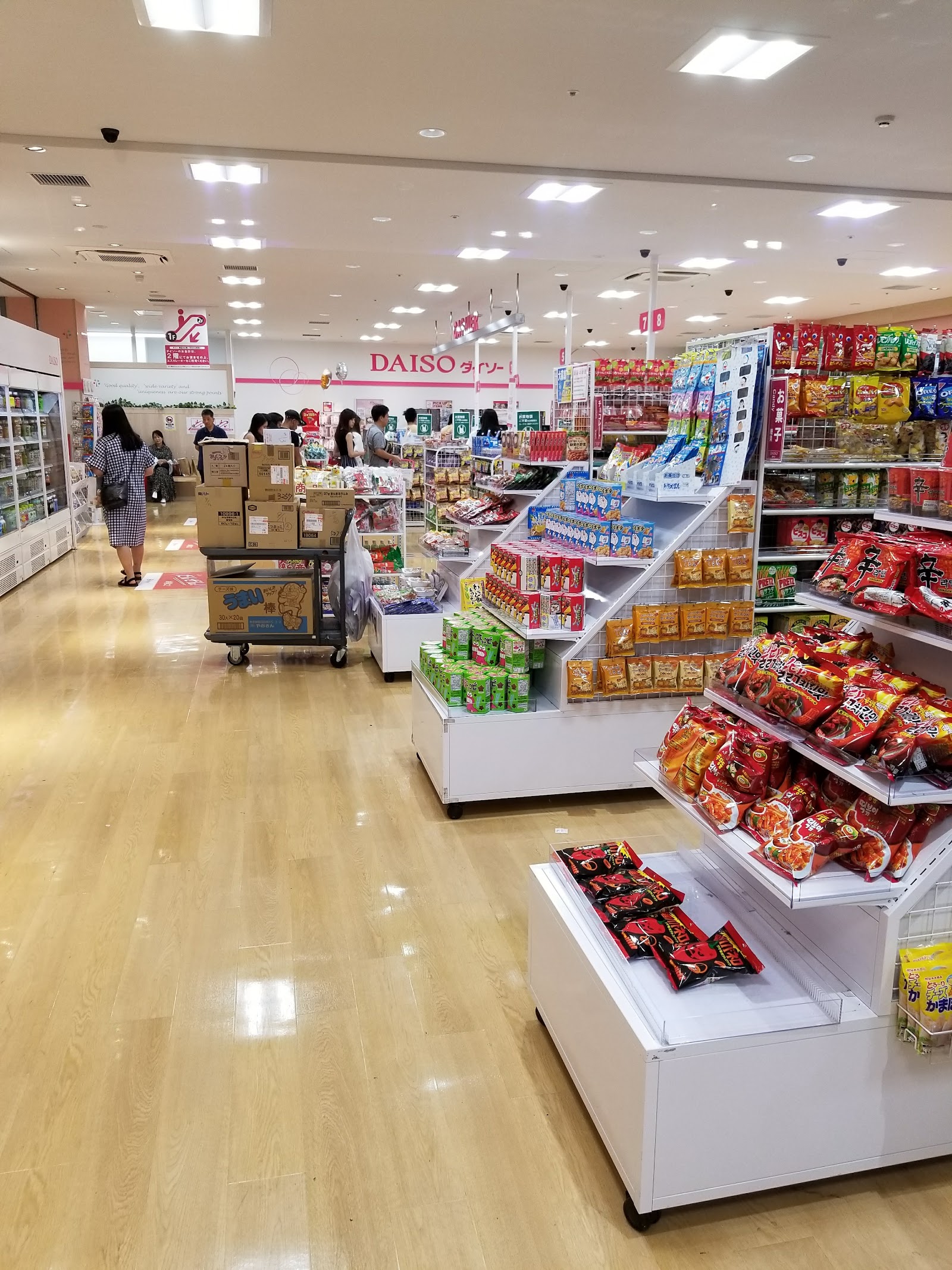 Shinsaibashi-suji Shopping Street — photo 3