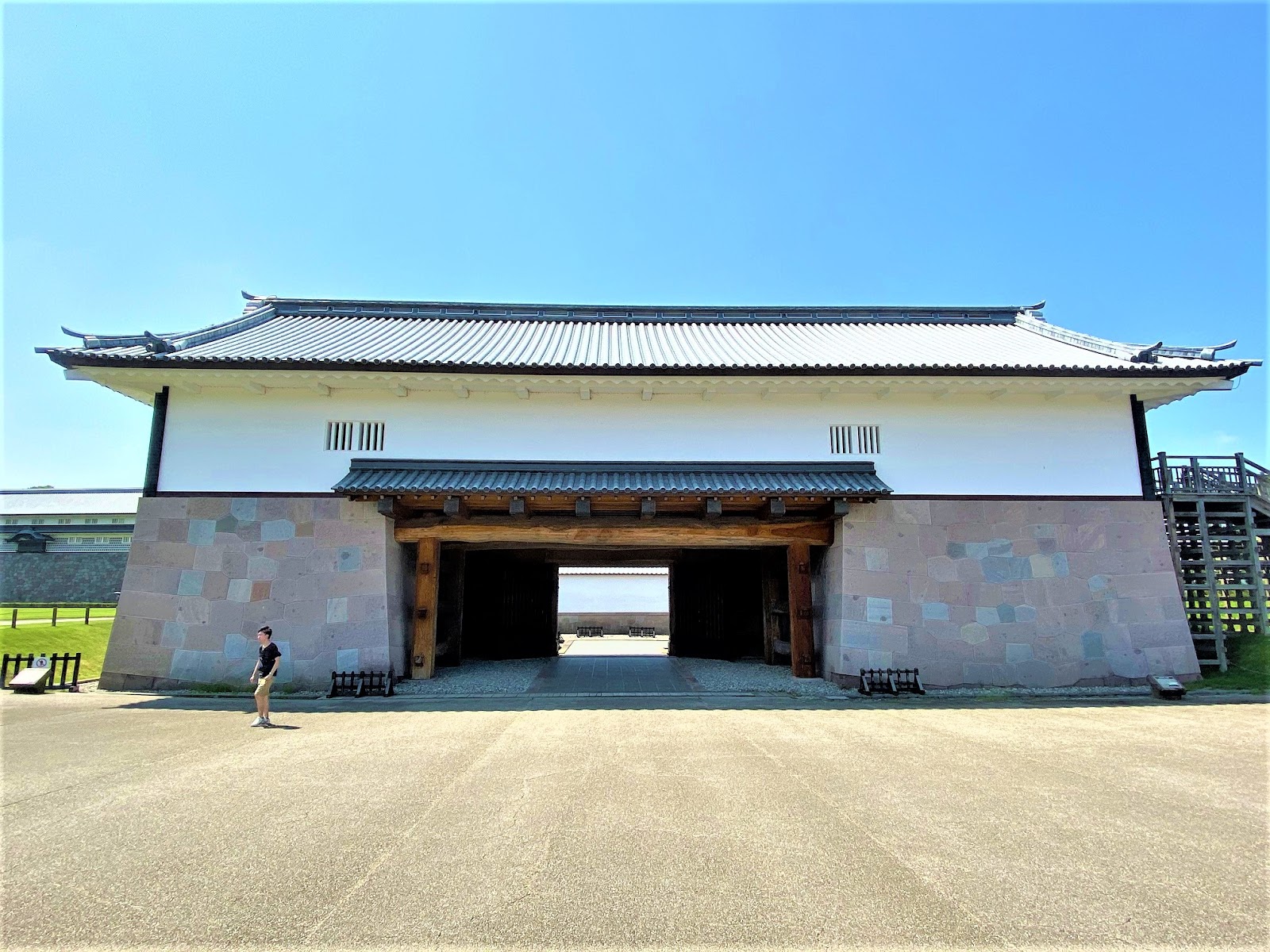 Kahoku-mon Gate