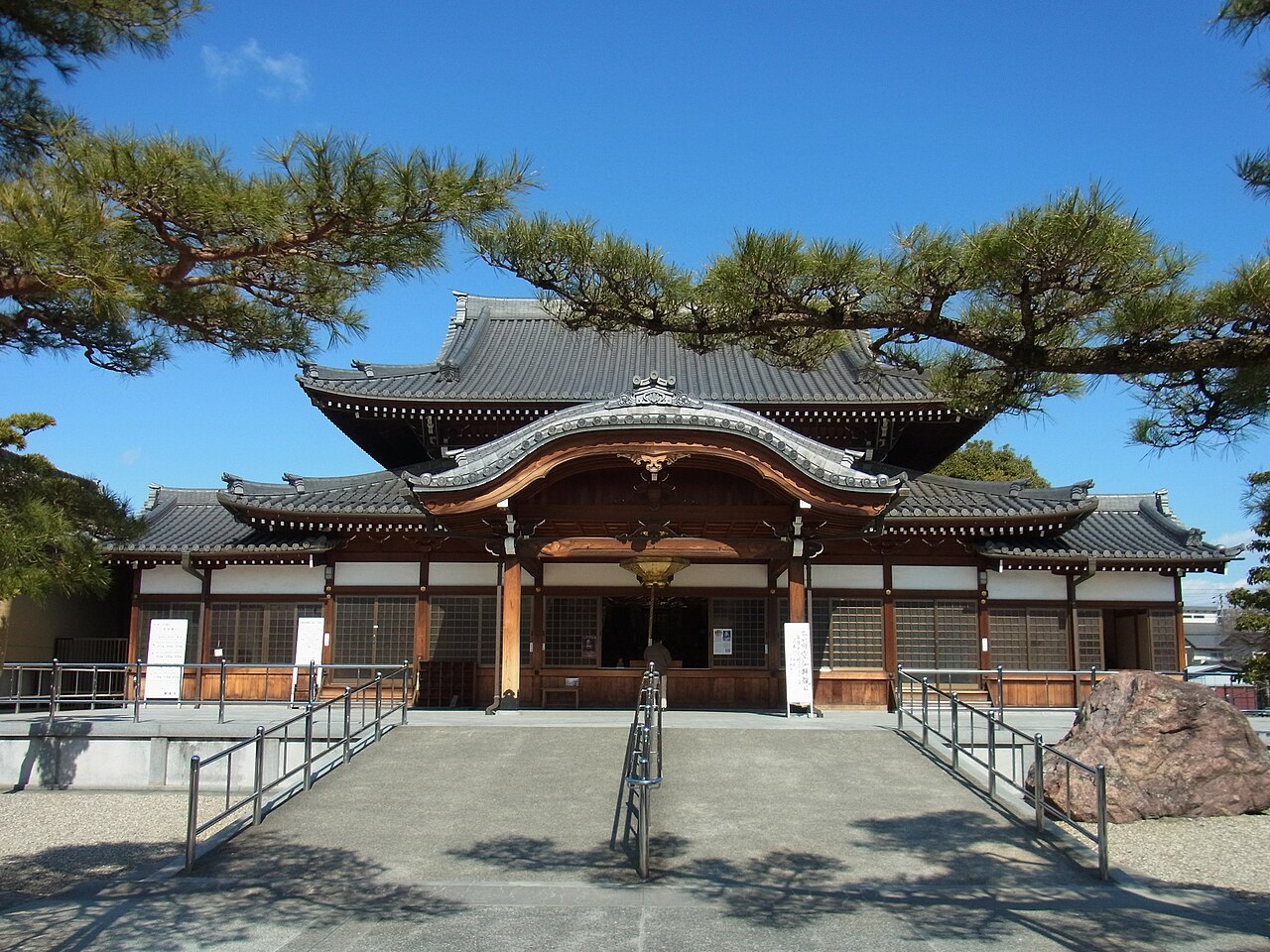 Arako Kannon Temple