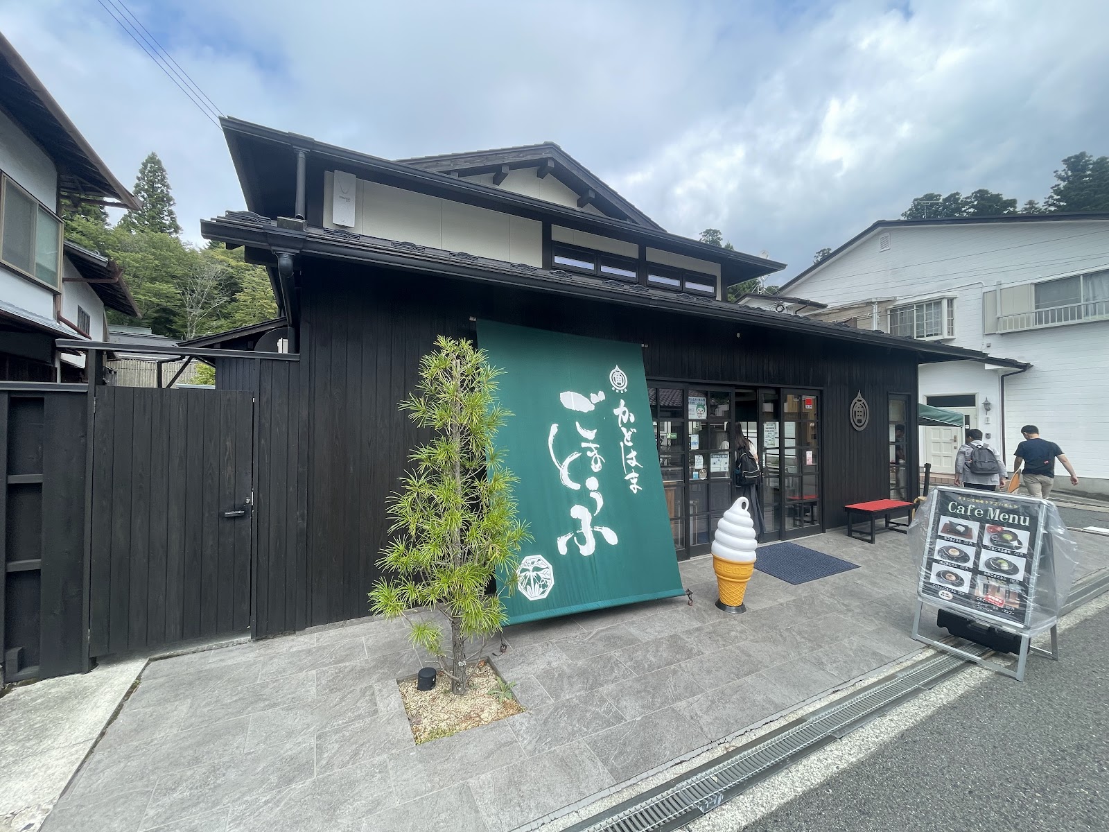 Kadohama Gomatofu Honpo