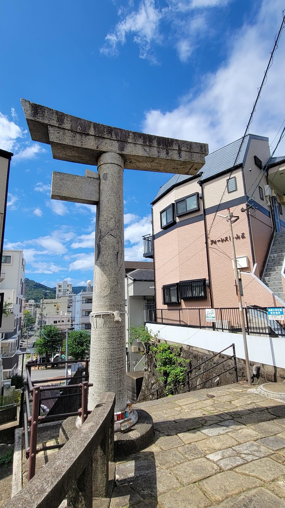 Sanno Shrine (One-Legged Torii)