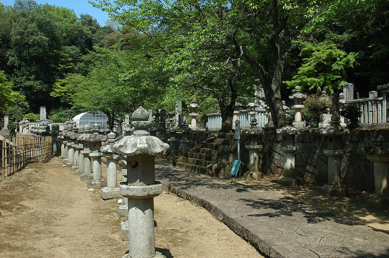 Tottori Domain Ikeda Clan Cemetery
