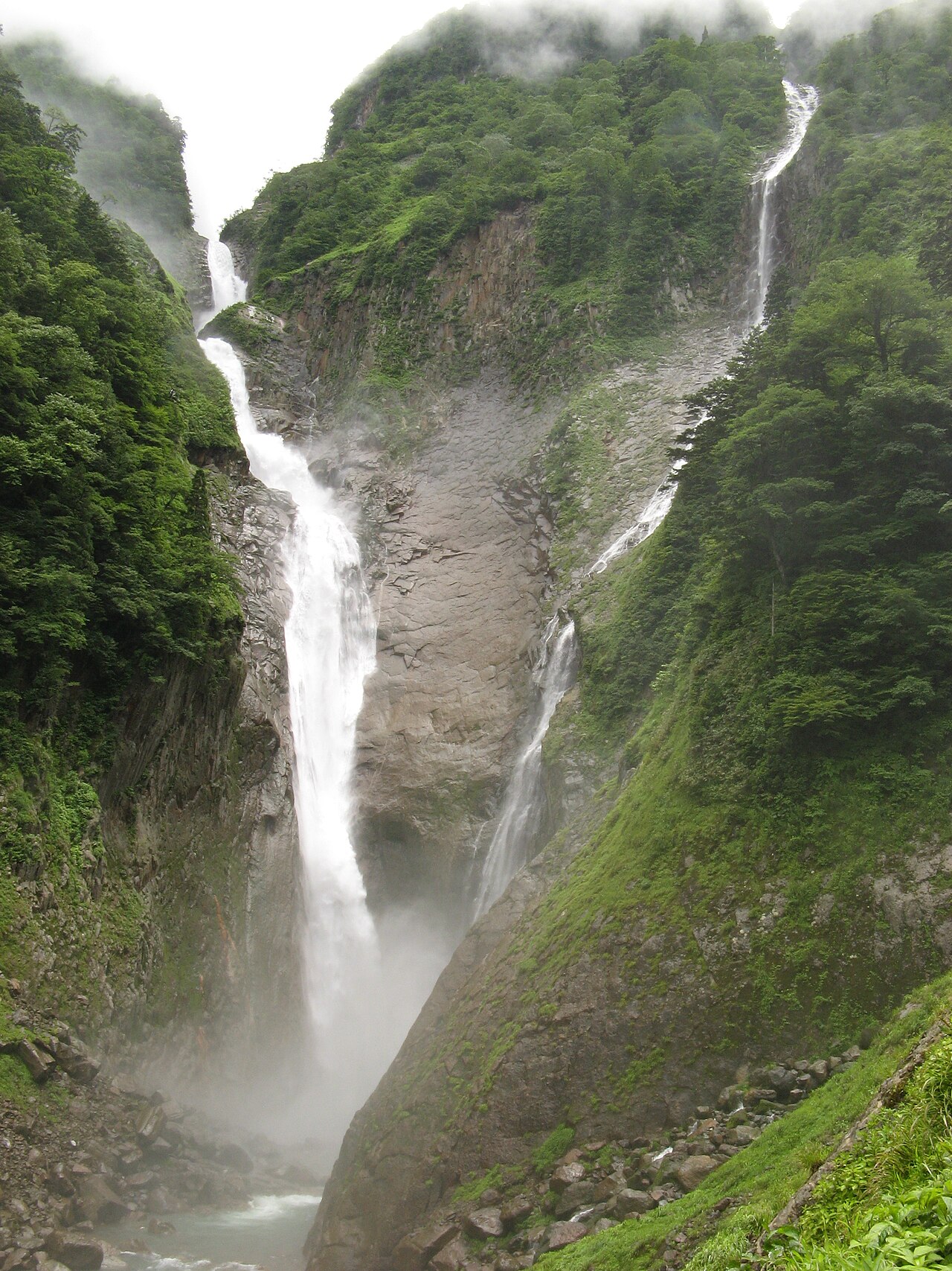 Shomyo Falls