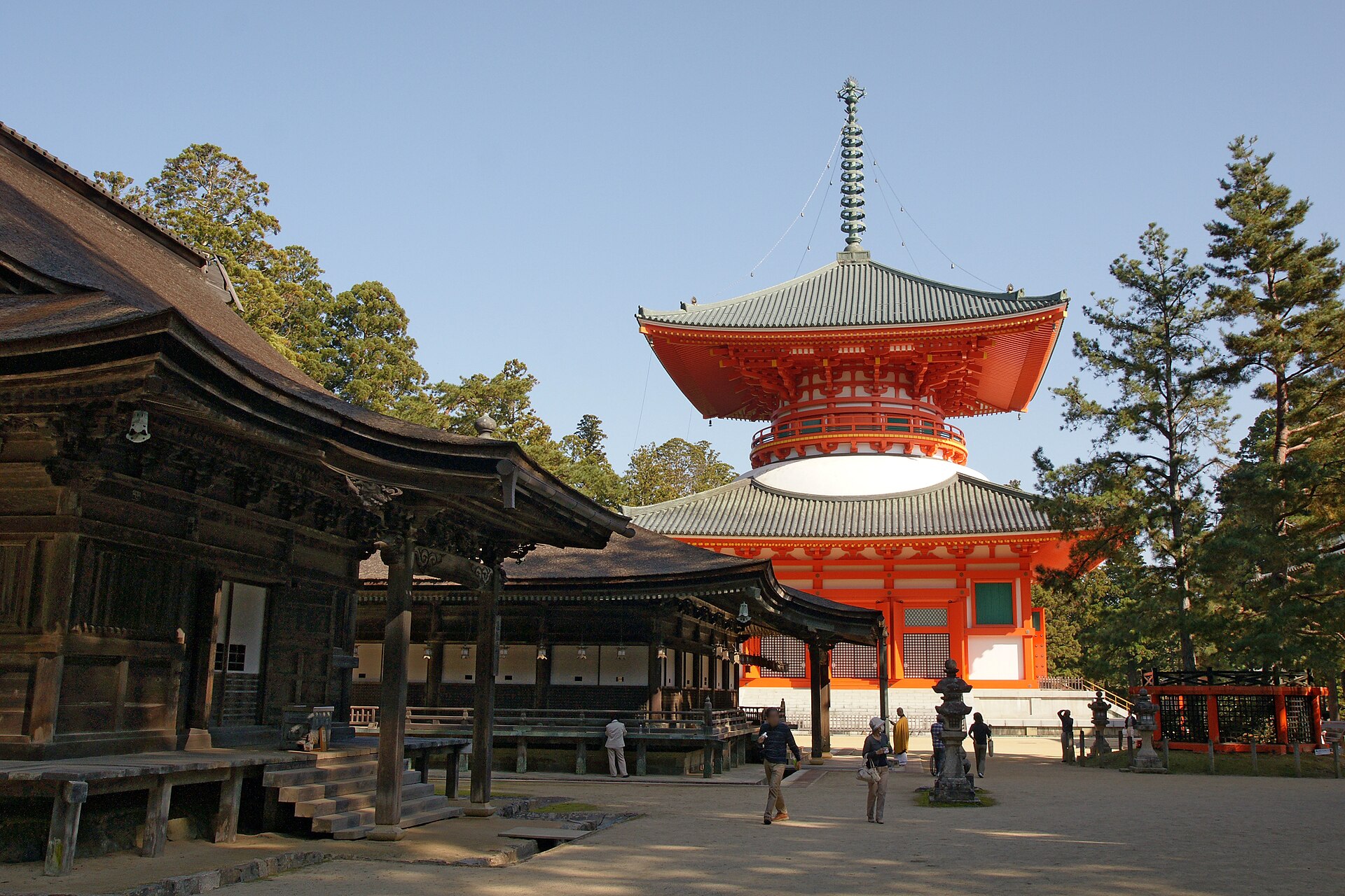 Koyasan Travel Guide: Temple Stays, Lanterns, and Sacred Forests