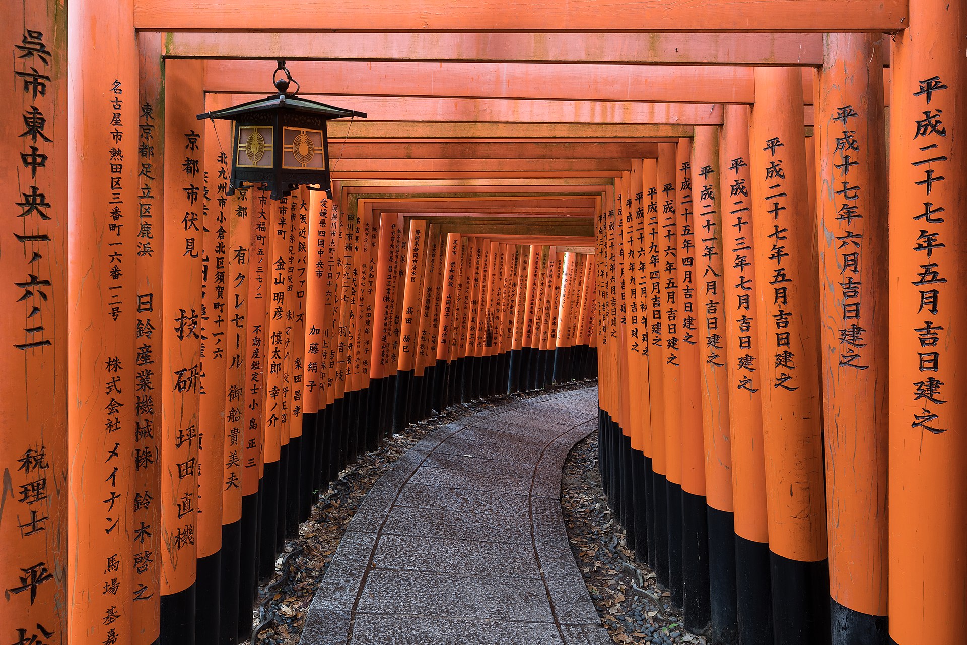 Fushimi Inari Guide: Vermilion Gates, Forest Trails, and Kyoto