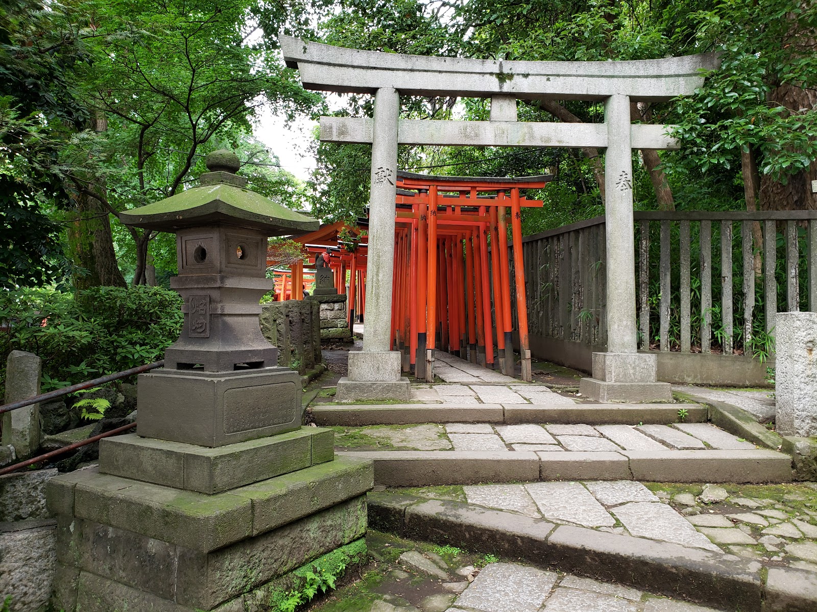 Nezu Shrine — photo 2
